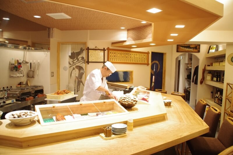 大阪府枚方市　鮨割烹司様の店内の写真