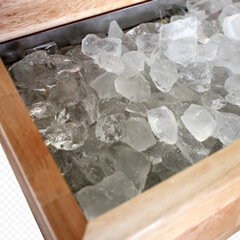 エコネタケースは製氷機で作った氷だけで食材をしっかり冷やすので、電気代もかかりません